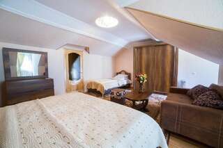Отели типа «постель и завтрак» Light House Old City Ахалцихе Улучшенный четырехместный номер-18